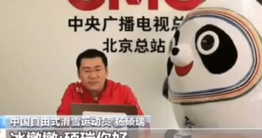 Olimpiadi invernali: contraccolpo in Cina dopo che la popolare mascotte del panda Bing Dwen Dwen parla con una voce maschile profonda