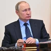 Putin napoveduje nadaljevanje pogovorov z ZDA in Natom v krizi