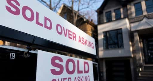 Priemerná cena domov v Kanade dosiahla v januári 748 450 USD, čo je o 21 % viac v minulom roku