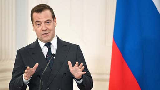 Medvedev a cerut înlocuirea importurilor de resurse minerale