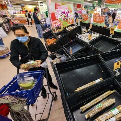 Šoki v oskrbi s svežo hrano v Hongkongu se nadaljujejo, saj se vse več tovornjakov sooča s karanteno
