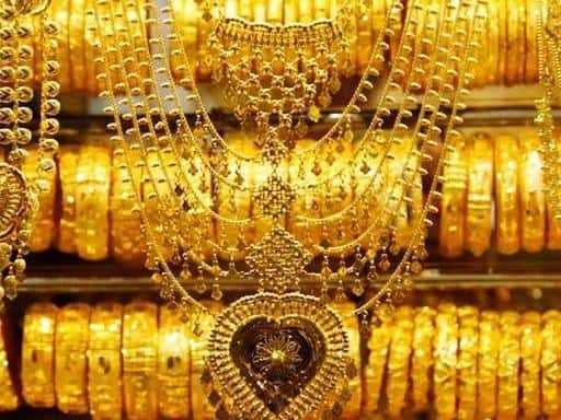 Золото подскочило до 104 700 рупий за 10 г