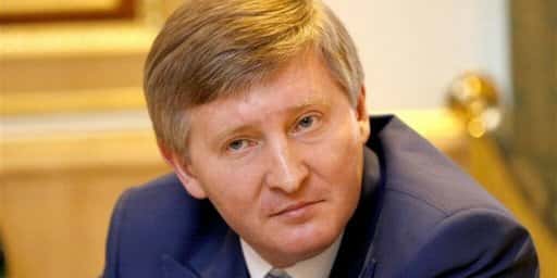L'uomo d'affari Akhmetov, che ha lasciato l'Ucraina, si è precipitato in prima linea