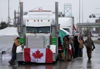 Protestujący w Kanadzie wstrzymują blokadę autostrady na granicy ze Stanami Zjednoczonymi