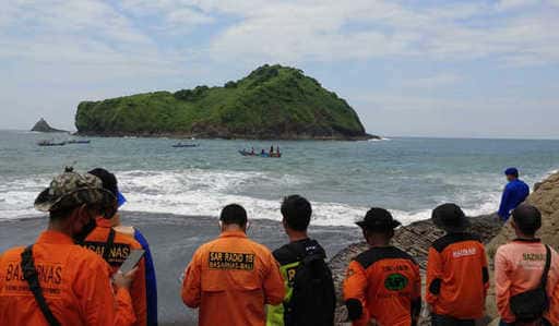 Payangan Beach Ritual Jember, BMKG: Остерегайтесь Rip Current Опасность спутниковой коррупции, MAKI подозревает,...