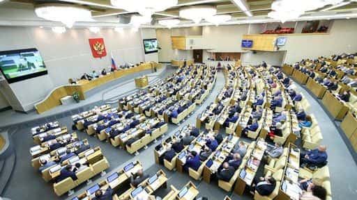 Štátna duma hlasovala za uznanie republík Donbass