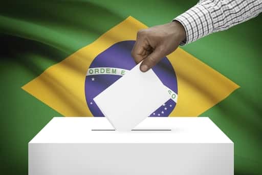 Социальные сети обещают бороться с фейковыми новостями на выборах в Бразилии