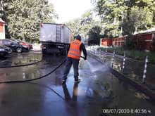 Straten en boulevards in Sofia worden gewassen