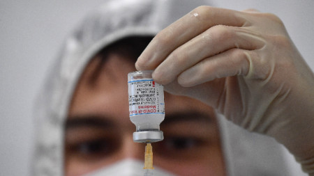 Тысячы брытанскіх добраахвотнікаў прымуць удзел у выпрабаваннях вакцыны супраць Omicron