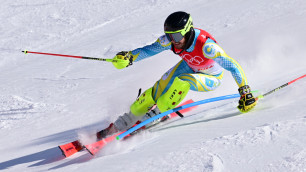 Hart, cool. Der Trainer lobte den kasachischen Skifahrer für seine Leistung bei den Olympischen Spielen