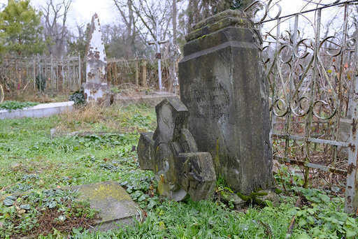 Russland - In Krasnodar beschlossen sie, einen einzigartigen alten Friedhof zu restaurieren