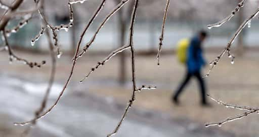 Kanada - London, Ont. skolor i området stängda, bussar inställda på torsdag på grunderkylt regn, snö