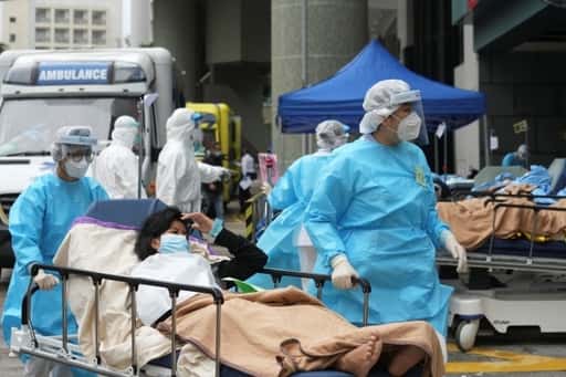 Hongkong, ki ga je prizadel Omicron, išče hotelske sobe za karanteno COVID