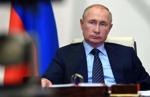 Putin označil za spravodlivé potrestanie migrantov za extrémizmus a priestupky