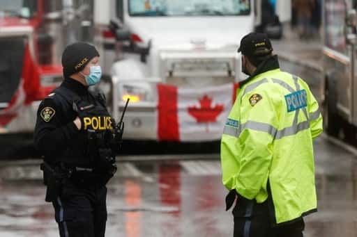 La polizia aumenta la presenza a Ottawa mentre si prevedeva la repressione dell'assedio.
