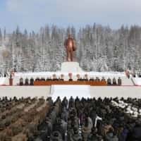 Azijo-pacifik - Severna Koreja praznuje rojstni dan pokojnega Kim Džong Ila brez vojaškega dogodka