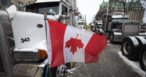 Canadá - Bandeira canadense em protestos de caminhões: um símbolo coletivo com significado individual