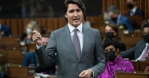 كندا - تغطية حية: يناقش أعضاء البرلمان قانون الطوارئ بينما يتم رفع الأسوار حول مبنى البرلمان