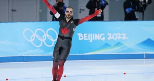 فاز لوران دوبرويل بالميدالية الفضية لكندا في التزلج السريع في أولمبياد بكين