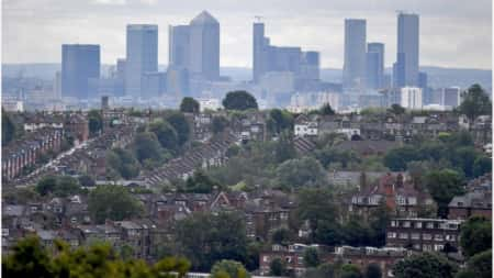 England och södra Wales väntar en förödande storm