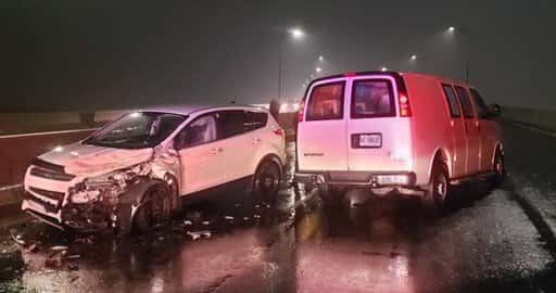 Канада - OPP сообщает, что водитель, двигавшийся по неправильному пути, участвовал в столкновении на Skyway в Гарден-Сити
