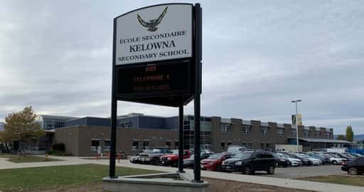 Kanada – Študentje v Kelowni, B.C. srednješolske protestne politike v zvezi s pritožbami zaradi spolnih napadov