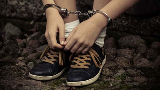 Een schoolmeisje werd gearresteerd in de Verenigde Staten omdat ze probeerde een huurmoordenaar te bestellen op een nepwebsite
