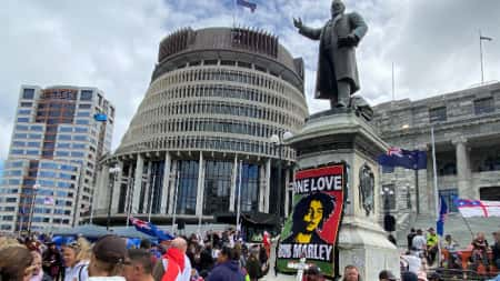 Polisen vägrade att ta bort demonstranternas bäring i Wellington