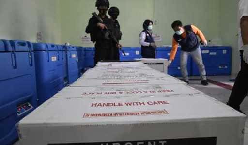 Aan Jokowi, politiechef van West-Sumatra onthult vertraging in de distributie van natuurlijke vaccins...