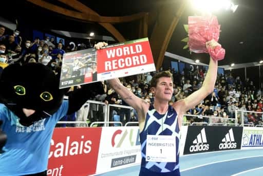 Ingebrigtsen rompe el récord mundial de 1500 m bajo techo