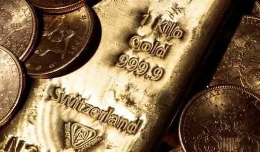 Цена на золото корректируется на фоне надежд на переговоры между США и Россией
