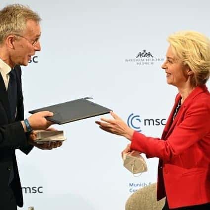 رئيس الناتو: روسيا والصين تسعىان إلى إعادة كتابة كتاب القواعد الدولية