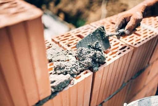 Stavebné práce v Rumunsku sa v roku 2021 znížia o 0,6 % napriek aktívnemu segmentu bývania