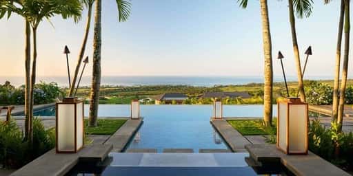 Хавайски имоти за 14 милиона долара излизат на пазара със сърф и забележителности