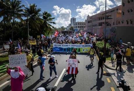 Protester växer i Puerto Rico med krav på högre löner