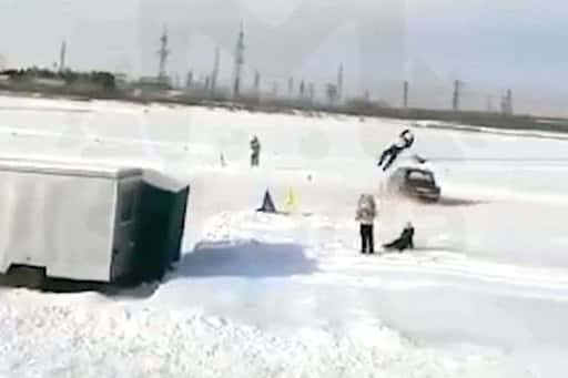 Der Rennfahrer setzte den Wettbewerb beim Eisslalom in der Region Kemerowo fort, nachdem er den Richter niedergeschlagen hatte