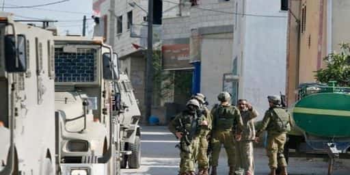 Ocupantes israelenses detêm palestinos e causam estragos na Cisjordânia