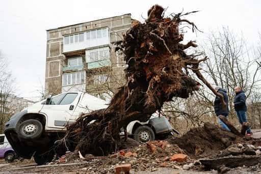 Rusya - Güçlü bir fırtına ve kasırga Rusya'nın en batısındaki şehri vurdu
