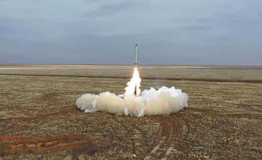 Rusko testuje rakety, keď USA varujú Moskvu „pripravenú“ napadnúť Ukrajinu