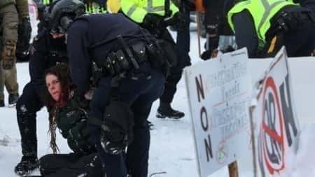 Politie ontruimt het covid-protest in Ottawa