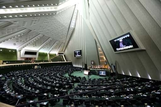 Irans parlament sätter villkor för återgång till kärnkraftsavtalet