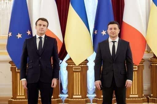 Zelenskyj ubezpečil Macrona, že ukrajinské ozbrojené sily nepodľahnú provokáciám v Donbase