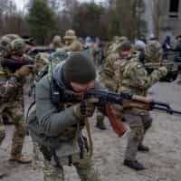 Сепаратистська риторика та побоювання щодо «операції під фальшивим прапором» розпалюють напруженість в Україні