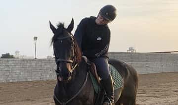 Savdska Arabija – Mladi Savd jezdi na pomoč zanemarjenim dirkalnim konjem