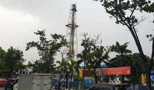 Močan veter, pokvarjen antenski stolp TVRI Palembang