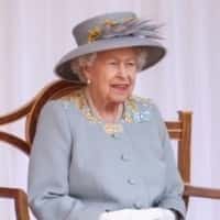 Королева Елизавета дает положительный результат на коронавирус, поскольку Англия готова ослабить правила