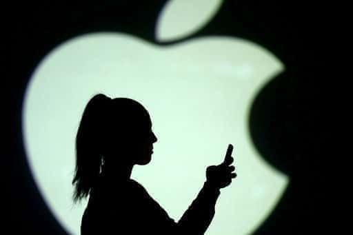 Zaposleni pri Applu so začeli opuščati iPhone. Bojijo se nadzora
