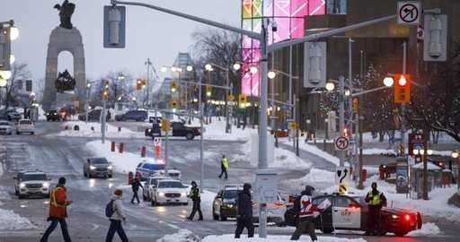 Canadá - As empresas do centro de Ottawa podem reabrir quando os manifestantes foram embora, diz a polícia