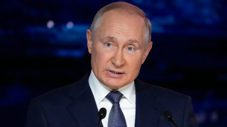 Putin ehtiyatda olan zabitləri səfərbər edir