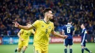 Orta sahadan bir gol attı ve İskoçya'yı ezdi. Kariyerlerine yeniden başlayabilen en iyi 5 Kazakistan milli takımı oyuncusu
